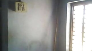 ডার্ক স্কিন মহিলাদের দুটি হিন্দি সেক্সি বিএফ একটি এর উপর আরোহন উজ্বেকিস্থান হামখালয়া এবং গভীর নিচে বসে